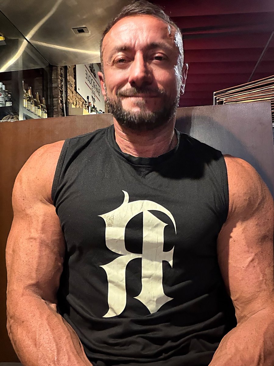 VignuzziLab's tweet photo. Today’s shoulders day workout lasted the whole day! I usually deflate faster than that!

Bed time! Gym time at 5:30 again. Xo https://t.co/M38LC0opL8