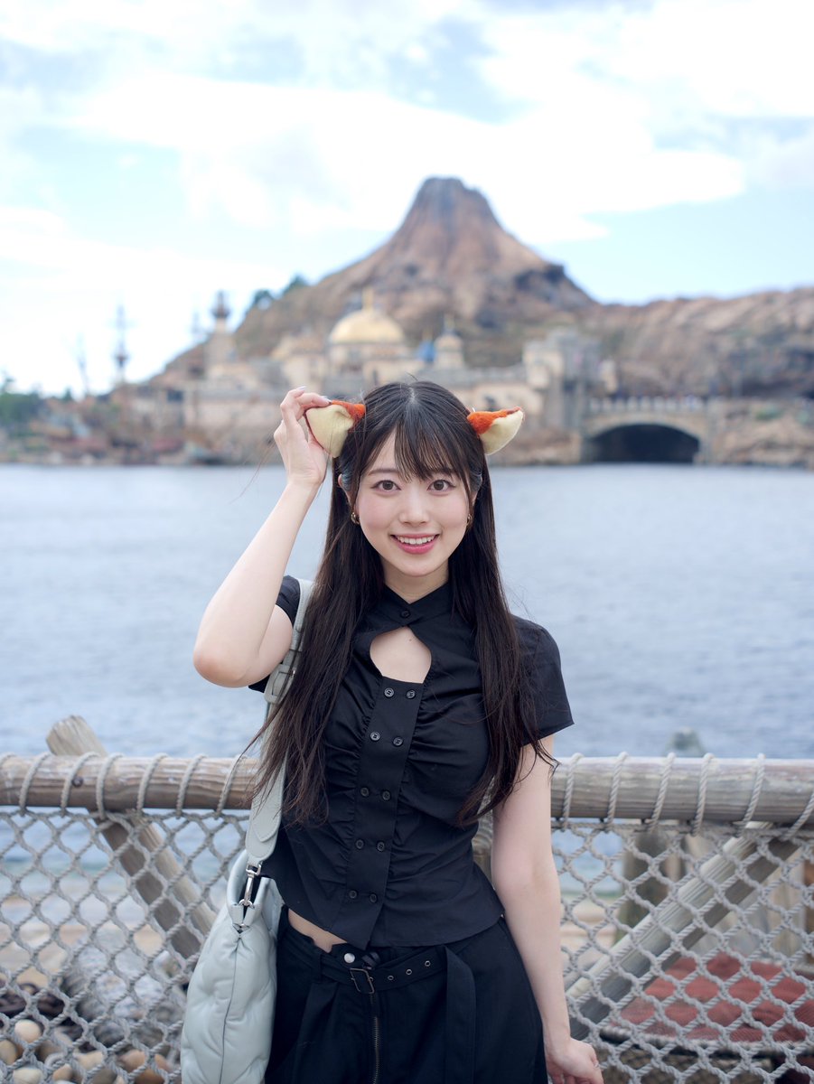maririn_LUCY's tweet photo. あまりにも楽しすぎた🫶🏻🫶🏻🌋
アトラクションの待ち時間があまりにも一瞬に感じるくらいずっと喋って最高すぎたꔛ♡ 忙しい中の休日を一緒に過ごしてくれる2人が大好きꔛ♡ https://t.co/BWQFP6UAzk