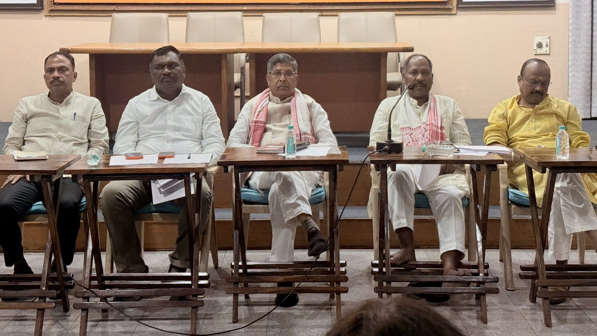 AdityaPdSahu's tweet photo. आज प्रदेश कार्यालय में भाजपा के माननीय राष्ट्रीय अध्यक्ष श्री नितिन नवीन जी के राँची प्रवास कार्यक्रम की भव्य तैयारियों के निमित आयोजित प्रकोष्ठ, मोर्चा अध्यक्ष, विभाग और राँची में निवास करने वाले प्रदेश कार्यसमिति सदस्यों की बैठक को संबोधित किया।

इस दौरान प्रदेश संगठन महामंत्री श्री पवन साय जी, प्रदेश उपाध्यक्ष श्री बालमुकुंद सहाय जी, द्वय प्रदेश महामंत्री श्री अमर बाउरी जी और श्री मनोज सिंह जी भी उपस्थित रहे।

@blsanthosh