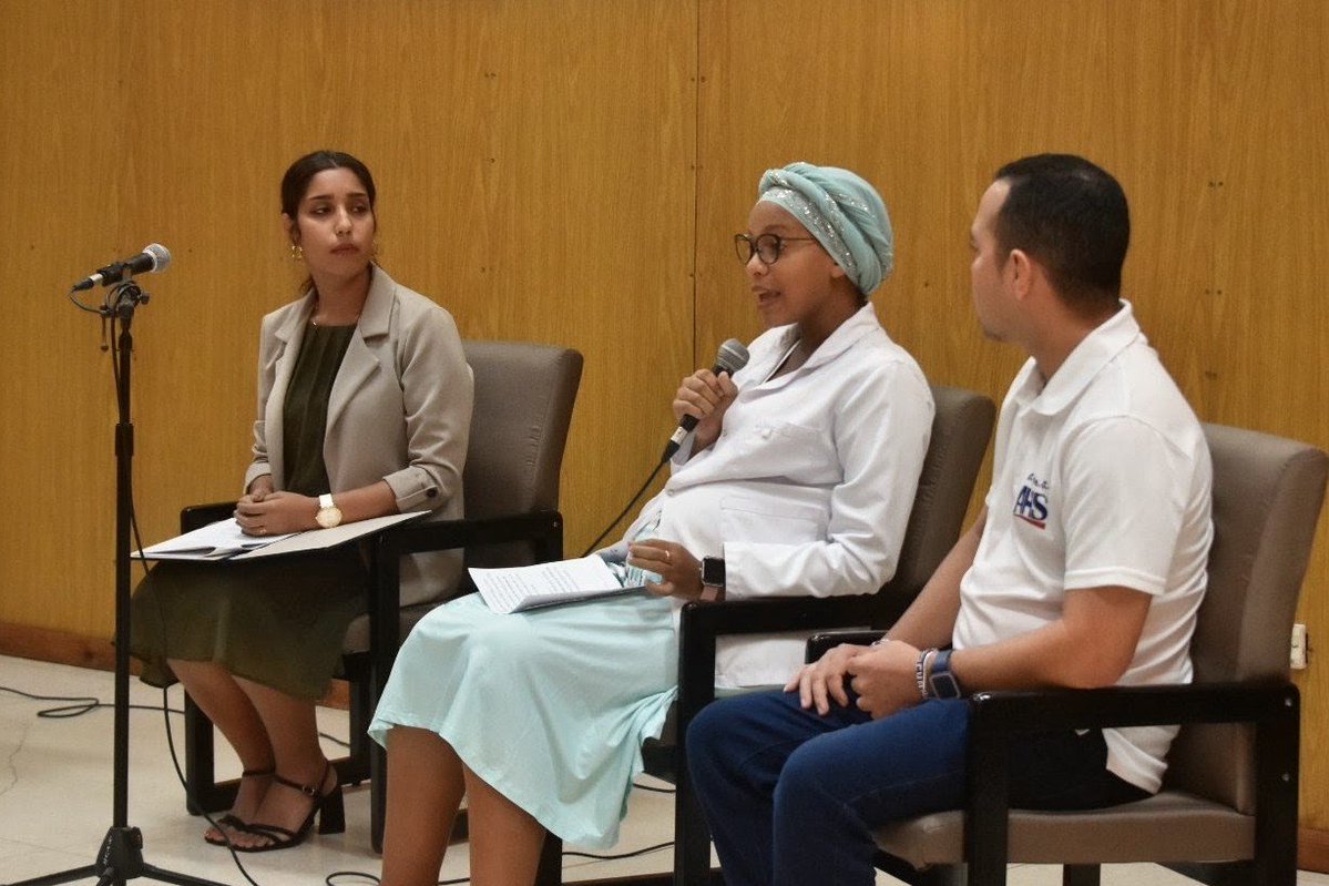 AsambleaCuba's tweet photo. En Desarrollo | Audiencia Pública Parlamentaria «#CubaNoEsUnaAmenaza, el bloqueo sí», encabezada por Esteban Lazo, presidente de @AsambleaCuba🇨🇺, @TeresaBoue, @anamarianpp, @YanetHzP25 y @JosefinaVidalF, y otras autoridades

✅️ Jóvenes diputados condenan nuevamente el bloqueo https://t.co/cM9qpeS6x4