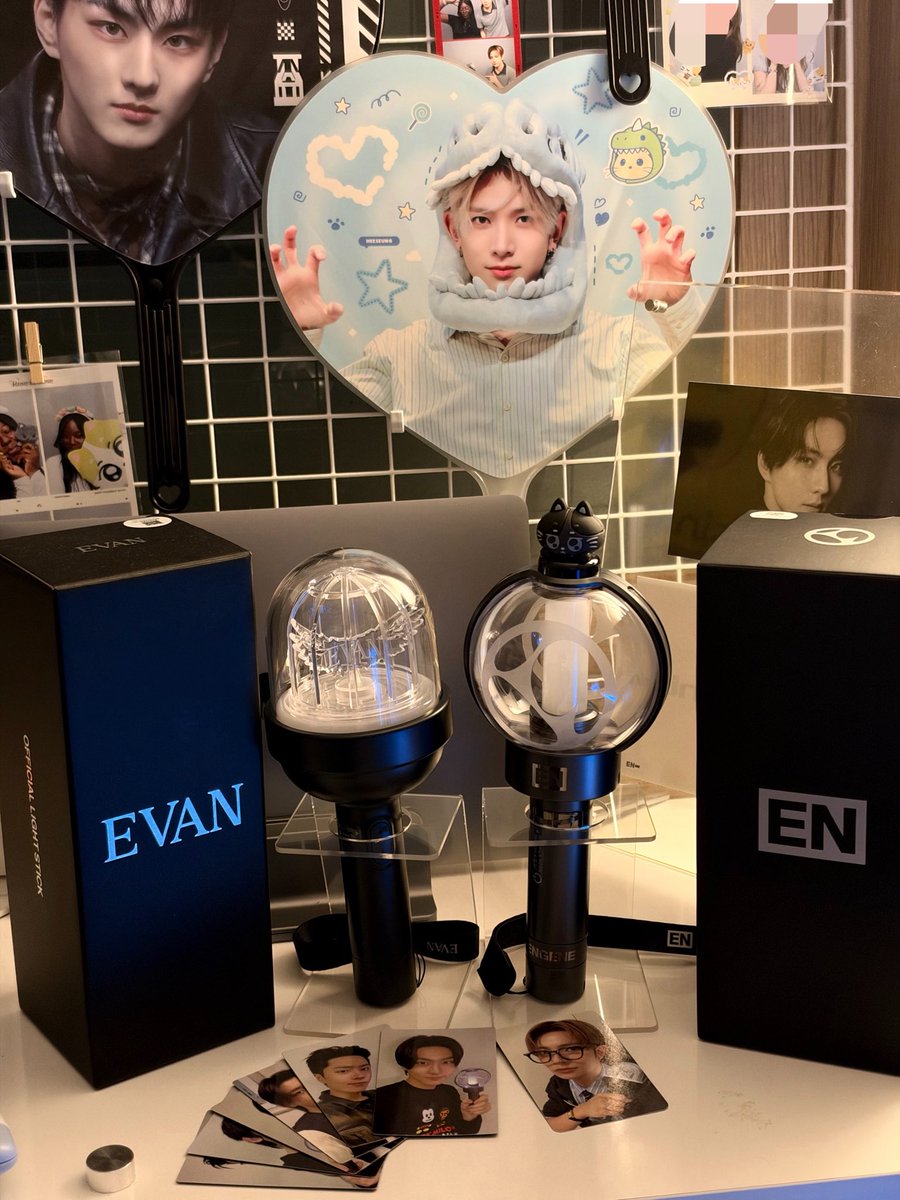 heeoutro's tweet photo. at the end of the day.. i’m an evergene 
(also the everbong is such an attention seeker like WHY is she so bright bruh) https://t.co/jMxOQRmk2G