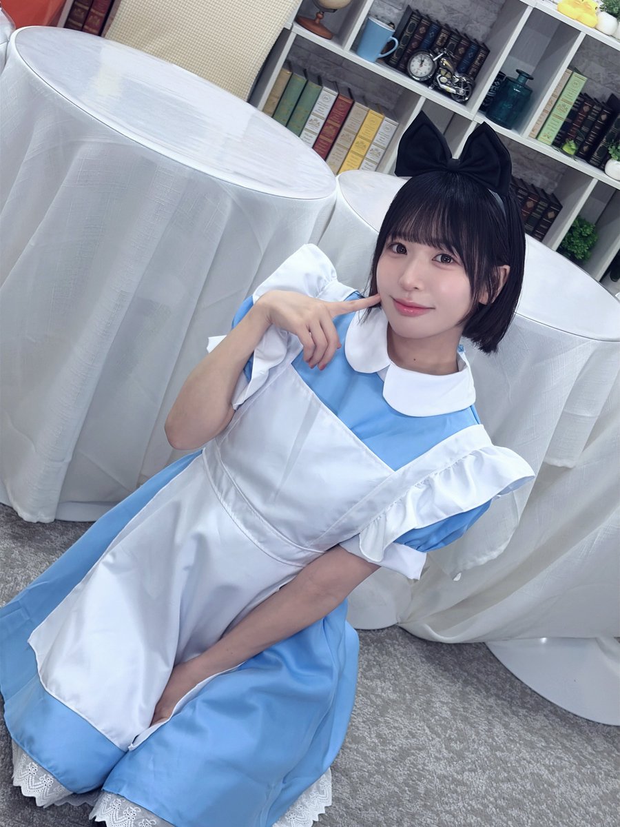sakura__1212__'s tweet photo. 今週の #夏さく咲く は見ていただけましたか？
今年のハロウィン回はアリスのコスプレをしましたー！🃏🎩🫖

いかがですか？幼い子だから少しメイクも薄目を意識してみました💭 https://t.co/yLfRCnkX6H