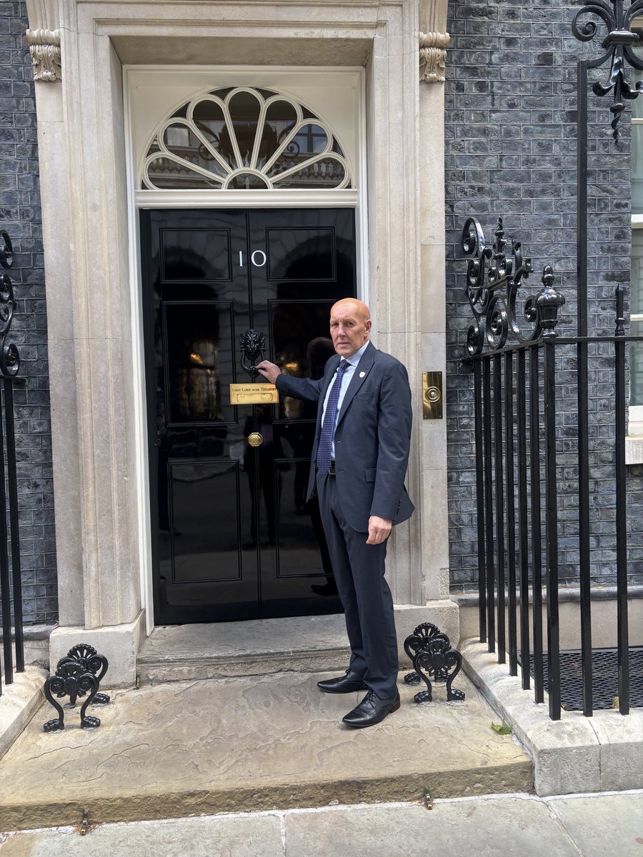 POAnatchair's tweet photo. “Knock knock”
“Who’s there?”
“The POA”
“The POA who?”
“The POA who want their right to strike back.”
@POAUnion https://t.co/8h7ZxXFl6m