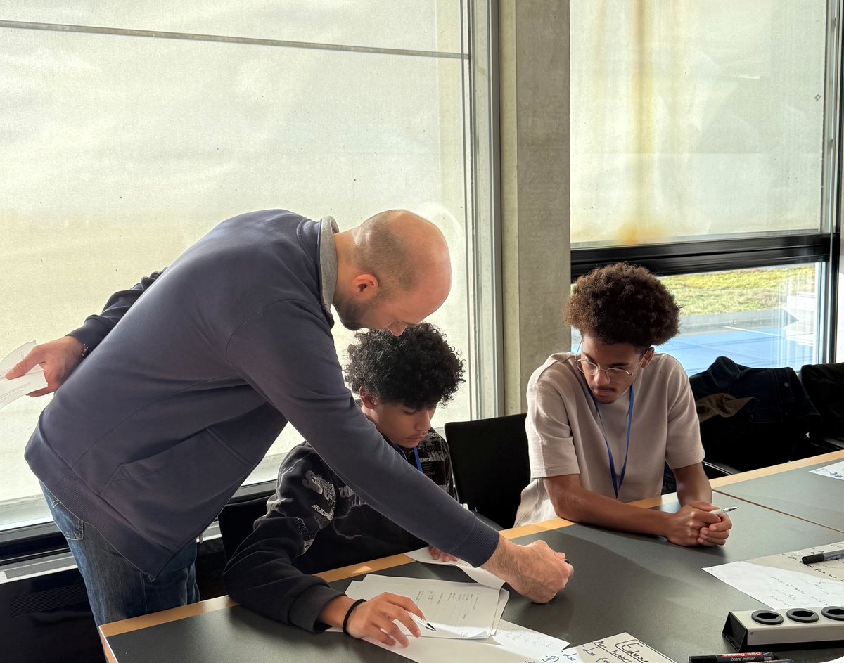 StatDataCH's tweet photo. 💻🧑‍💻Immersione nel mondo dell’informatica

Giovedì 22 ottobre, 16 giovani hanno approfondito la professione attraverso discussioni, presentazioni e laboratori pratici. https://t.co/769lCtSwVc