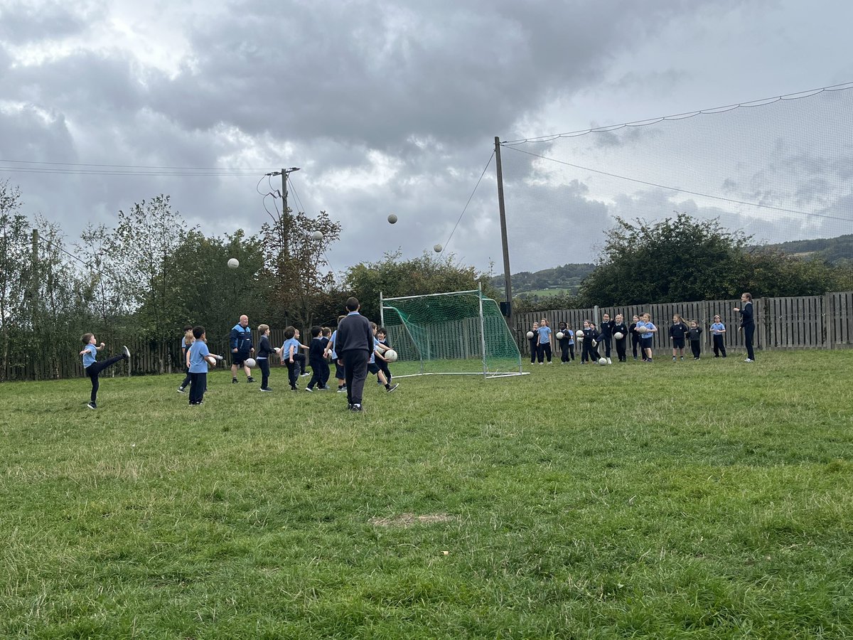 MsOlsonsClass's tweet photo. Fun with Coach Steve for ball skills! @ShankillGaa @followstannes 🏐 https://t.co/t8fRZP7T2a