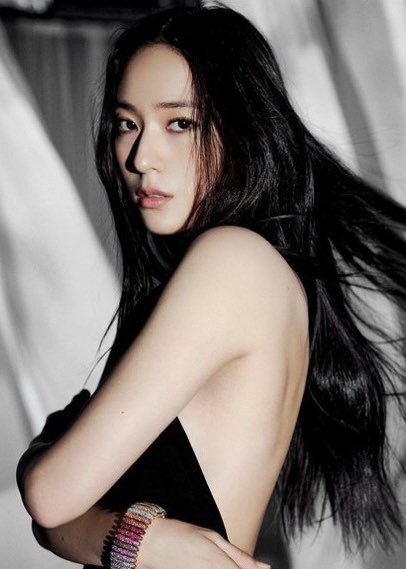 PopBase's tweet photo. Happy 32nd birthday to the talented Krystal of f(x). https://t.co/VfWwUIBGKq