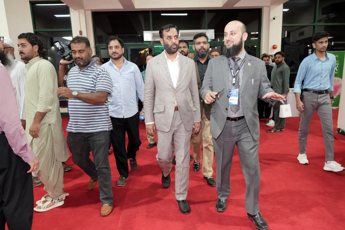 KamalMQM's tweet photo. ایم کیو ایم پاکستان کے سینئر رہنما اور وفاقی وزیرِ صحت سید مصطفیٰ کمال کا کراچی ایکسپو سینٹر میں منعقدہ 24ویں فارما ایشیا نمائش کے اختتامی روز بطور مہمانِ خصوصی دورہ۔

انہوں نے مقامی و غیر ملکی کمپنیوں کے اسٹالز کا دورہ کیا، نمائش کنندگان سے ملاقاتیں کیں اور بعد ازاں میڈیا سے گفتگو کی۔

2/5

#MustafaKamal #HealthMinister #MQMPakistan #PharmaAsia2026 #PharmaceuticalIndustry #HealthcareInnovation #Pakistan

@WHO @UNICEF @Gavi @GatesFoundation @GovtofPakistan