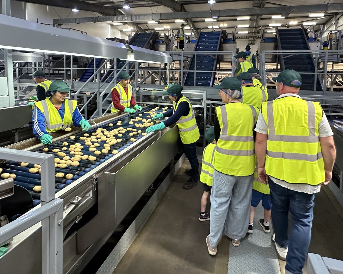 OpenFarmSunday's tweet photo. 💬 When visitors of Open Farm Sunday leave with a new perspective on farming, that's impact.
"A wonderful, insightful day on a working farm run by knowledgeable passionate farmers, who clearly are committed to farming in balance with nature to produce exceptional quality food." https://t.co/vXLTxklss0