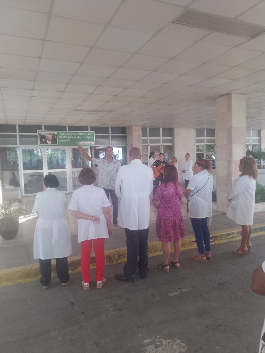 Jfgerontologia's tweet photo. @Jfgerontologia  Celebrado matutino cargado de cubania por el departamento de microbiología , reafirmando nuestra lealtad a la revolución.
#CubaViveEnSuHistoria 
#CubaEsCultura
@HospitalNe53978 . https://t.co/S3iekOAmoI