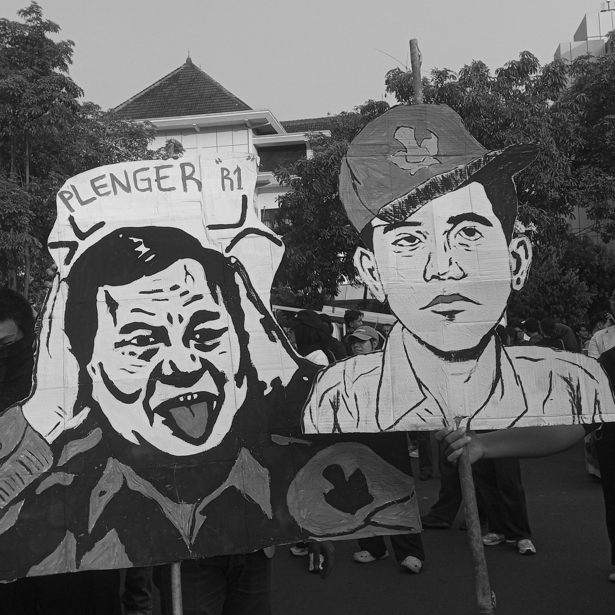 oskadonspe's tweet photo. Semarang, 22 Oct 

yang perlu dievaluasi bukan cuma gerakannya, tapi juga gimana pemerintah merespons suara rakyatnya. Karena kalau setiap tuntutan cuma berakhir jadi suara yang lewat begitu aja, terus apa arti demokrasi kalau rakyatnya sendiri nggak didengar?  

EAT GOVERNMENT. https://t.co/gfu80dVZGq