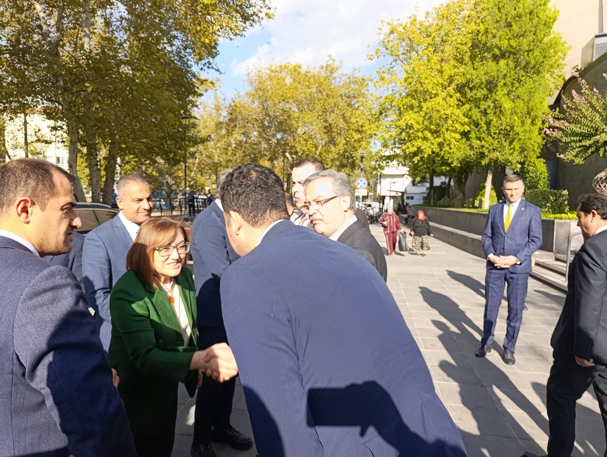 akgncsehitkamil's tweet photo. Milli Eğitim Bakan yardımcısı Sn.Dr.Ömer Yelkenci,Gaziantep Büyükşehir Belediye Başkanımız Sn. Fatma Şahin, Şehitkamil Belediye Başkanımız Sn. Umut Yılmaz, Şehitkamil Kadın Kolları Başkanımız Sn. Yasemin Karaca Ersöz, Şehitkamil Gençlik Kolları Başkanımız Sn. Yakup Beşe ve teşkilat mensuplarımız ile birlikte;

Milli Eğitim Bakan Yardımcımız Sn. Dr. Ömer Yelkenci’nin katılımlarıyla gerçekleştirilen “Türkiye Yüzyılı Maarif Modelinde Müze Temelli Tarih Eğitimi” konulu konferansa katılım sağladık.

Eğitim, tarih ve kültürel mirasımız üzerine gerçekleştirilen bu anlamlı programın hayırlara vesile olmasını diliyoruz.

@RTErdogan
@avyusufibis
@abdulhamitgul
@fatihseyrekk
@fmfedaioglu
@FatmaSahin 
@avmustafadurmus 
@ismailguler027
@umutymz 
@avyaseminkaraca 
@bese_yakup
@AKGenclikGM
@AKPartiG_Antep