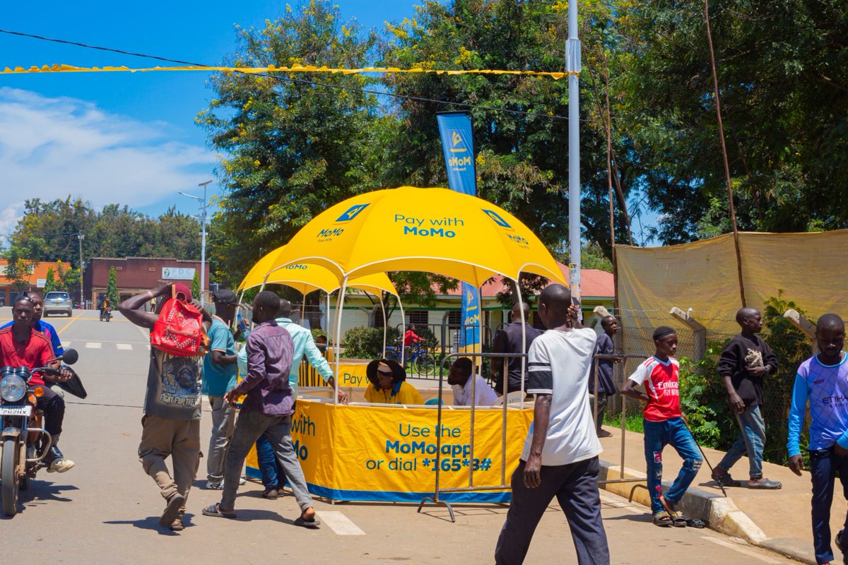 Guidecolline's tweet photo. On behalf of @KyakereCarnival organisers and the entire community of Rwenzori, we take this opportunity to thank @mtnmomoug for the services rendered to us right away from the start of the event to the end.

Thanks Mr. Joel and your team from @mtnug. kyakere and MTN are now twins https://t.co/dbiToJDB2a