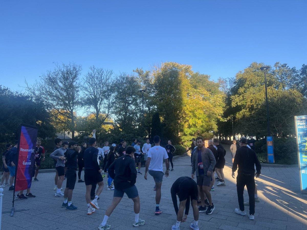 RevenueCat's tweet photo. Sparkly medal and free coffee? Not a bad reward at the end of the track.

The team had an awesome morning run at our 5K with @runna for #NewYorkAppWeek 🏃‍♂️🏅

Congrats to all who joined in!

#NYAW @NewYorkAppWeek https://t.co/kHMwduEsiS