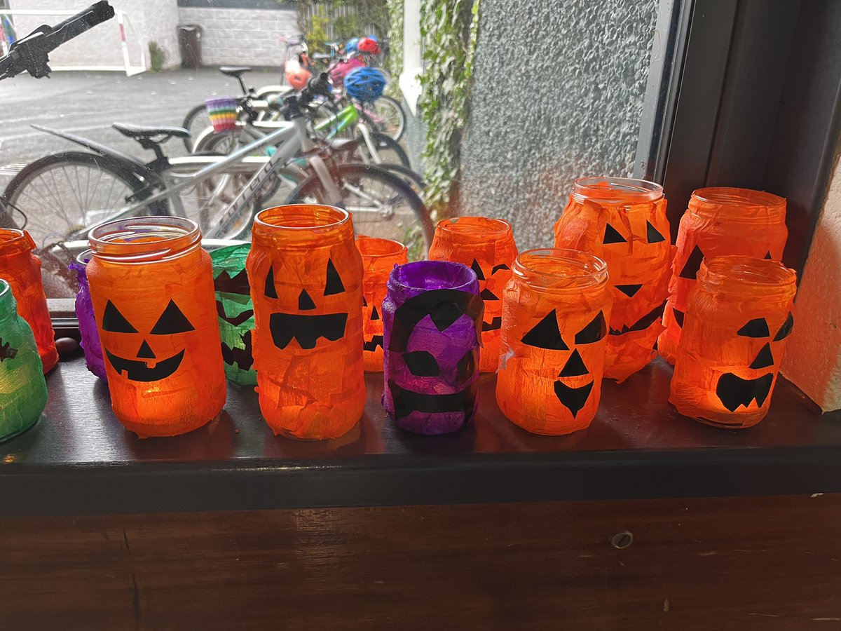 MsOlsonsClass's tweet photo. Halloween is all around! 🎃 @followstannes https://t.co/yPjhBrqJTo