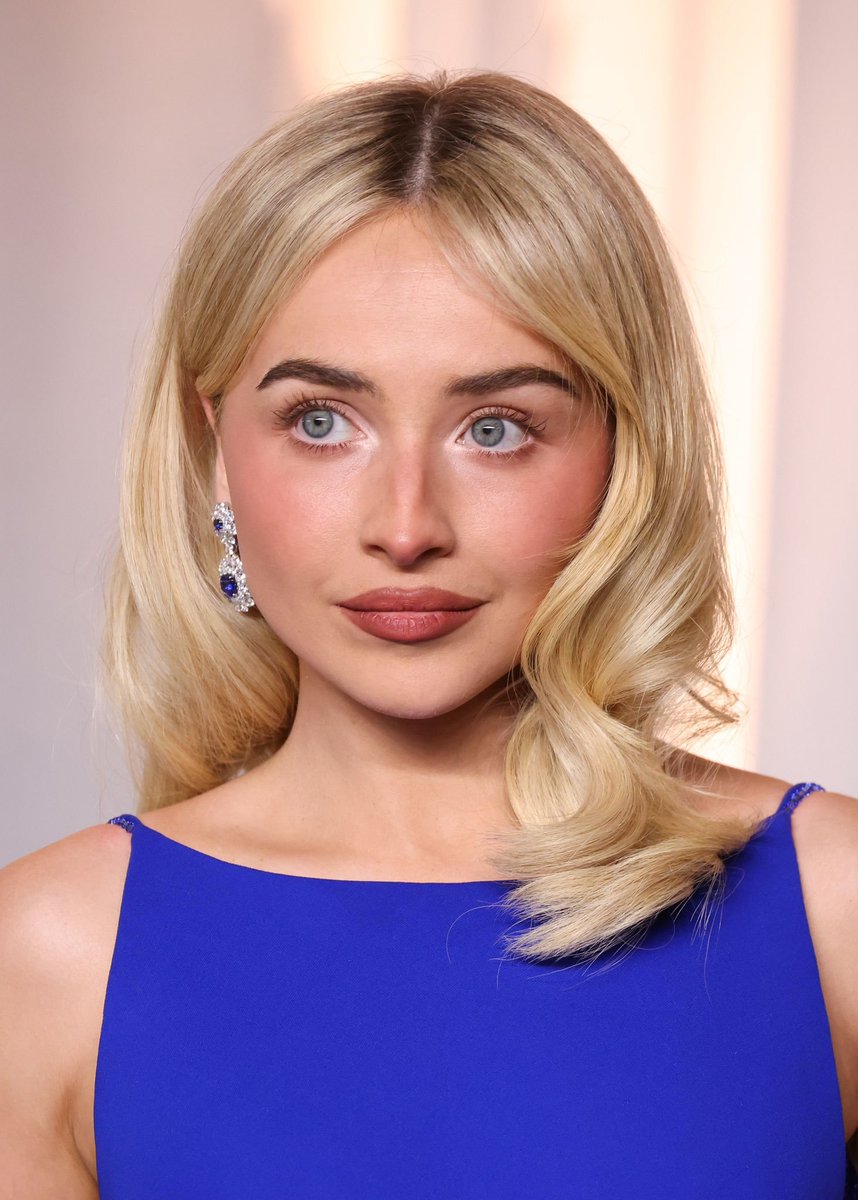 cruelavender's tweet photo. she is the Sabrina Carpenter https://t.co/9p597LR3q5