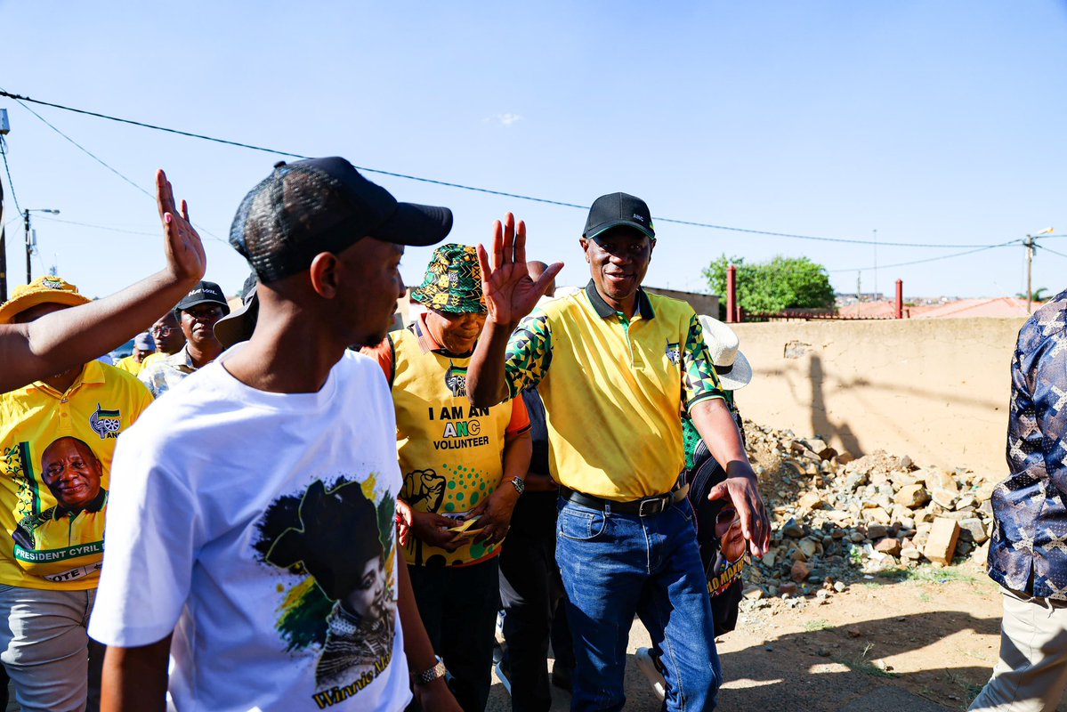 PMashatile's tweet photo. CAMPAIGN TRAIL |  GREATER TSHWANE REGION

Leading a door-to-door; canvassing and engaging residents in Ward 7 ahead of the 4th November 2026. 

The ANC remains committed in fixing local government.

#VoteANC2026 
#VoteANC
#LGE2026
#LetsBuildBetterCommunities https://t.co/5AR9I0aT3G
