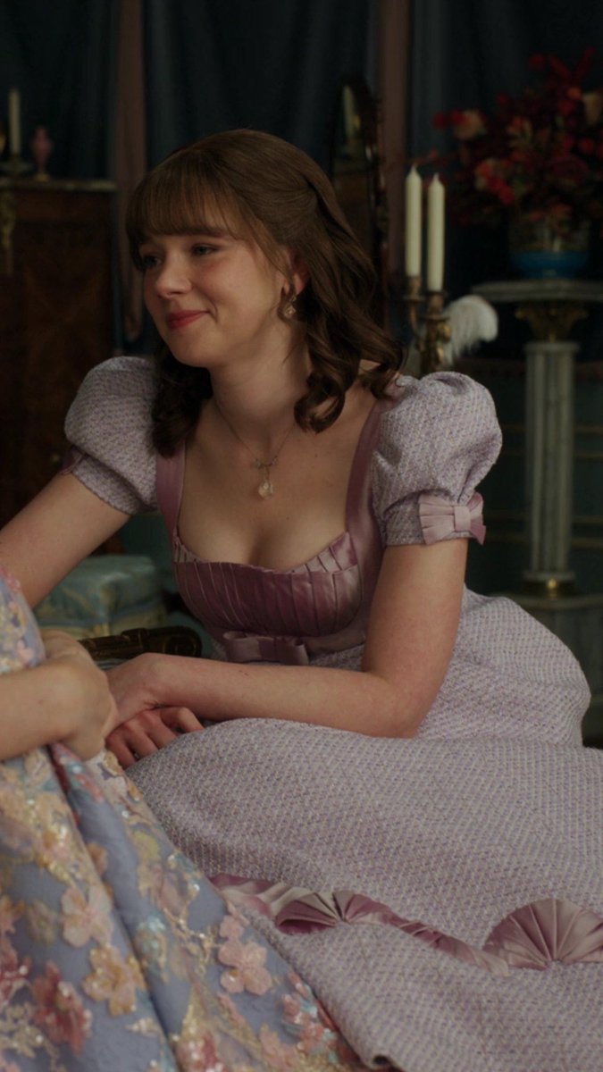 eloiseverse's tweet photo. this dress deserves so much more appreciation https://t.co/WAZ25c24Uj