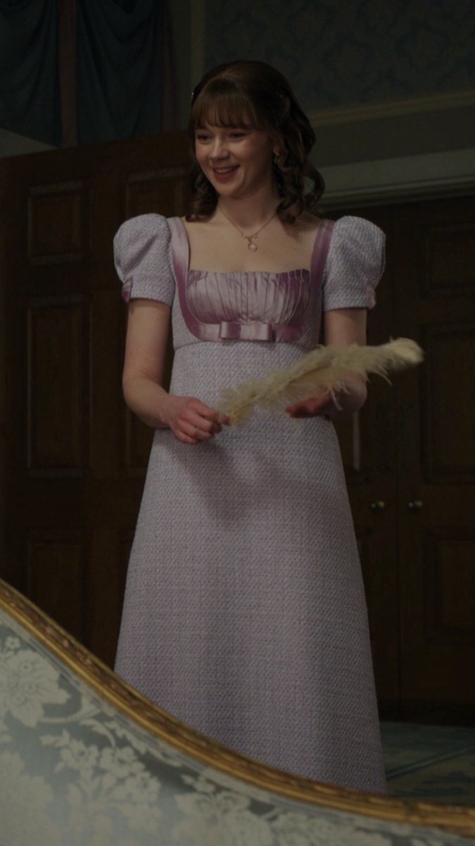 eloiseverse's tweet photo. this dress deserves so much more appreciation https://t.co/WAZ25c24Uj