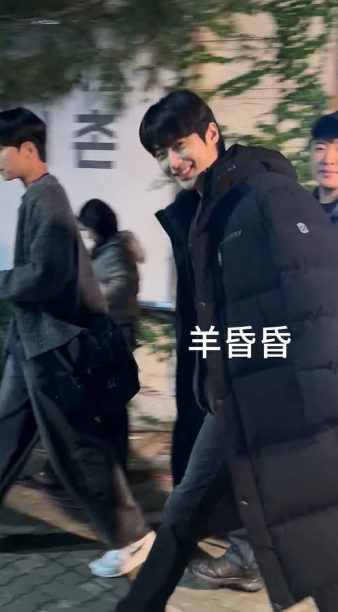 wooseoksyndrome's tweet photo. 💙 I immediately took out my long padded jacket. That’s how determined I am not to catch a cold 🥰

Wooseok spotted filming in Sinchon today and he wasn't kidding about his padded jacket! https://t.co/7eXiqQUCf2