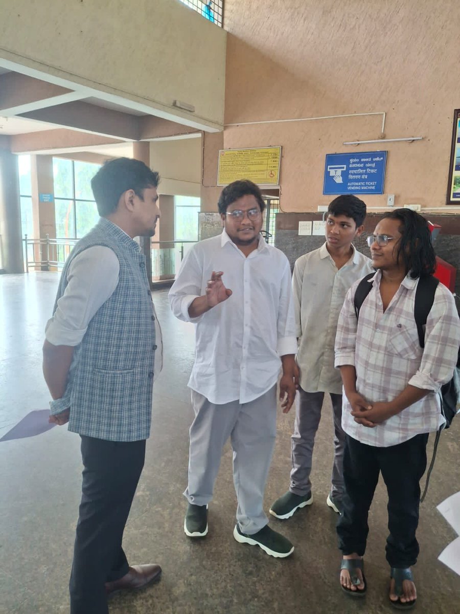 drmsbc's tweet photo. As part of #SpecialCampaign6.0, Rail Jan Samvaad was organised at #Yelahanka Jn. Railway Station. Sr. Divisional Personnel Officer Shri Venkatesh Nayak interacted with passengers, received their feedback and suggestions, and addressed service-related concerns. Cleanliness activities were also undertaken to promote a clean and comfortable railway environment.
