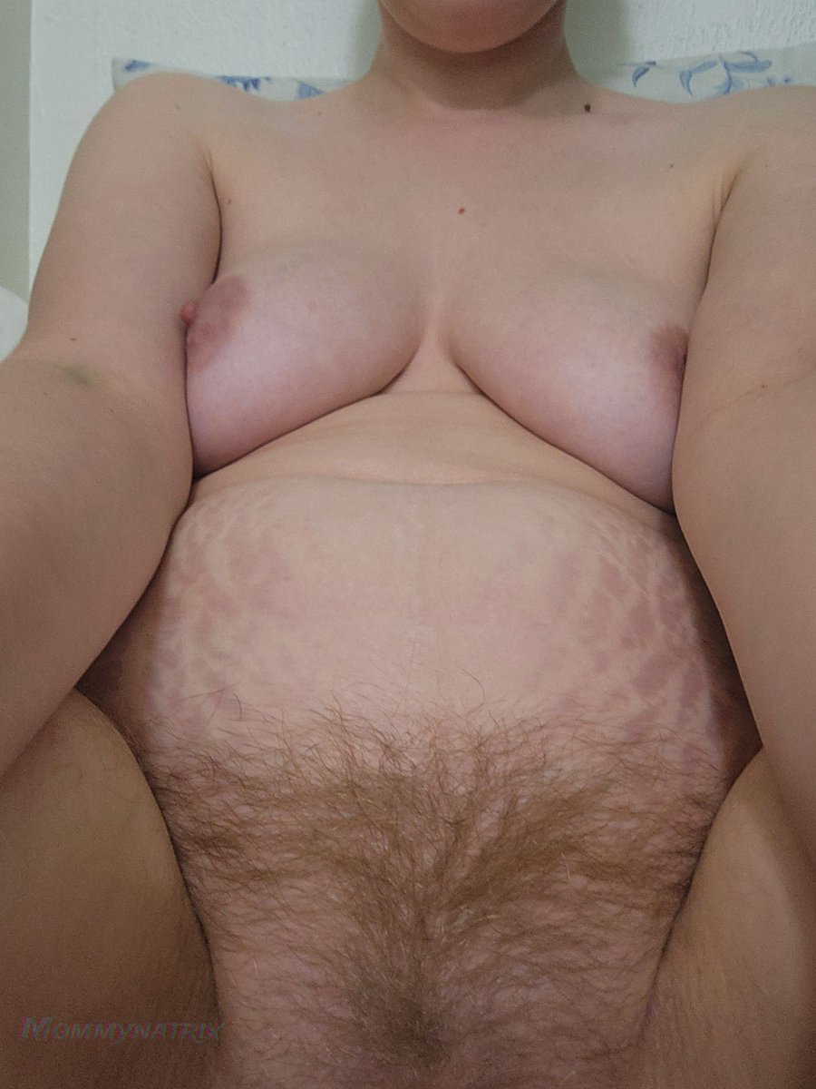 Mommynatrix69's tweet photo. Kiss my belly https://t.co/SCWbcOFtVR