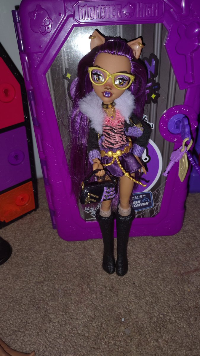KiddosThree's tweet photo. I didn't have the right glasses.
 or the bracelets as I lost were they went. 
(Credits to the original owner for there restyle) 
I just wanted to see what it look like on my doll. https://t.co/KUPIo1rYXf