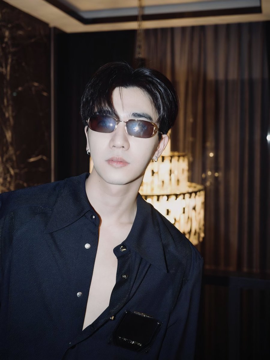 fernanlopez_'s tweet photo. มุมเก่า มุมเดิม และน่าจะเป็นมุมโปรดของท่านจริง ๆ เฮ้อ หล่อว่ะเฮีย 🤟🏻🖤🖤🖤 https://t.co/OtyKoryv3J