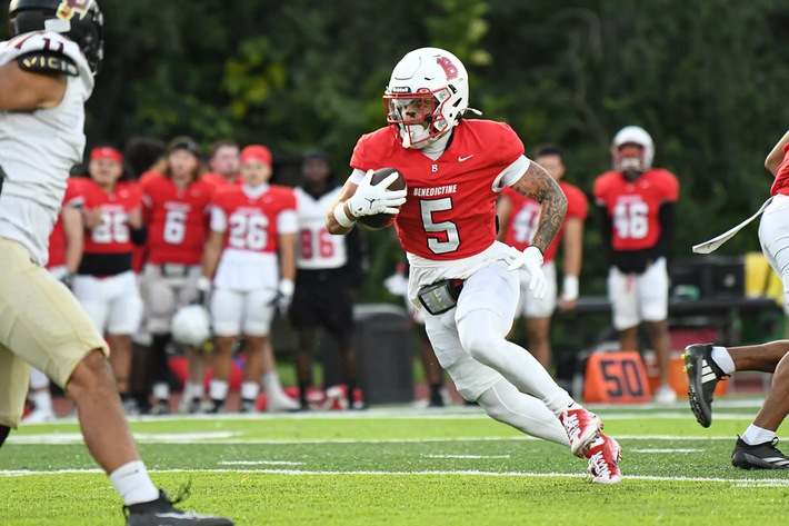 d3football's tweet photo. Benedictine is 6-0, the first time they've been unbeaten this late in the season in the more than a quarter century in which we've been covering Division III football. And they've done it with belief and composure. Greg Thomas has more in ATN. https://t.co/RRfTG2yVsR #d3fb https://t.co/UPf5AKUgkY