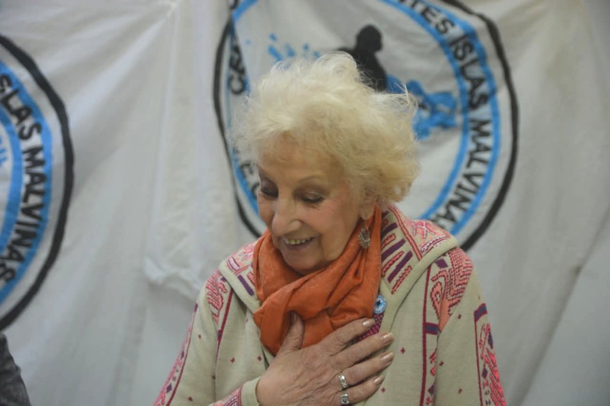 cecimlaplata's tweet photo. FELIZ CUMPLE ESTELA. Te queremos mucho https://t.co/pxh8Cg6V0F