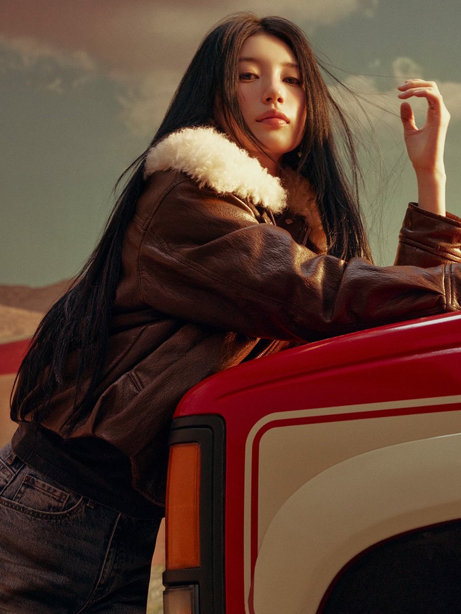 suzypopbase's tweet photo. guess korea ‘feel your way’ 2026 winter collection with suzy

#게스
#guesskorea https://t.co/n2WEIXdvj9