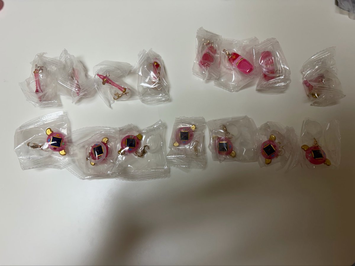 sthoku3's tweet photo. 夢のクレヨン王国　ガチャ　めじるし　　交換

譲　クレヨン王国つうしんき×3、エンゼルキャッチ×7、王女の証×1、クレヨンペン×4

求　おまじない香水びん or 定価+送料

纏めての方優先
名古屋手渡しまたは郵送

検索からでもお気軽にお声がけください🙇🏻‍♀️ https://t.co/EZxk54z8gd