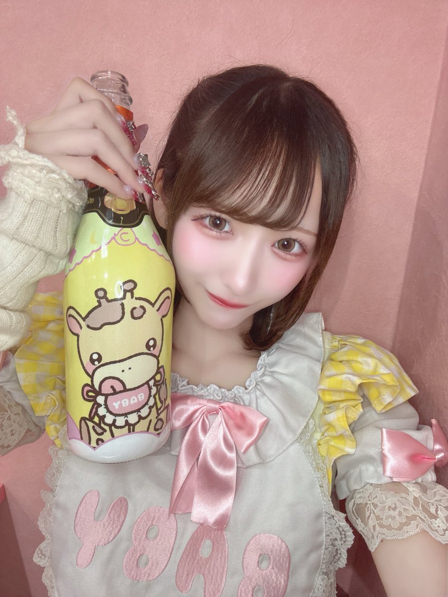 _pontan_j_'s tweet photo. 入店お祝いしに来てくれてありがとうございました⭐️モナ王スリショ、仲良しさんチェキありがとう、じゅりちゃん呼びは慣れるまで後回しでいいよん⊂( ᴖ ̫ᴖ)⊃久しぶりにテキーラとか飲んだ！安心した！㊗️オリシャンありがとう( ߹𖥦߹ )たこ焼きもありがとね（ ᴗ ̫ ᴗ ）❣️次は25日18-23です♩ https://t.co/IeN4cOOTR3