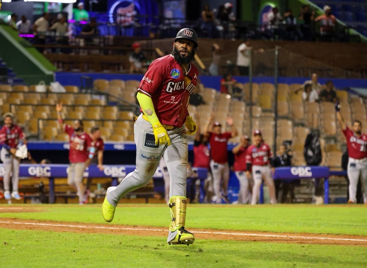 StalinCamilo's tweet photo. El oso, Marcell Ozuna, demostró anoche que poco a poco está viviendo a tener el ritmo ofensivo que lo convierte en un jugador a tener en Lidom.

#SCX #SCWolf https://t.co/33sxhSENMI