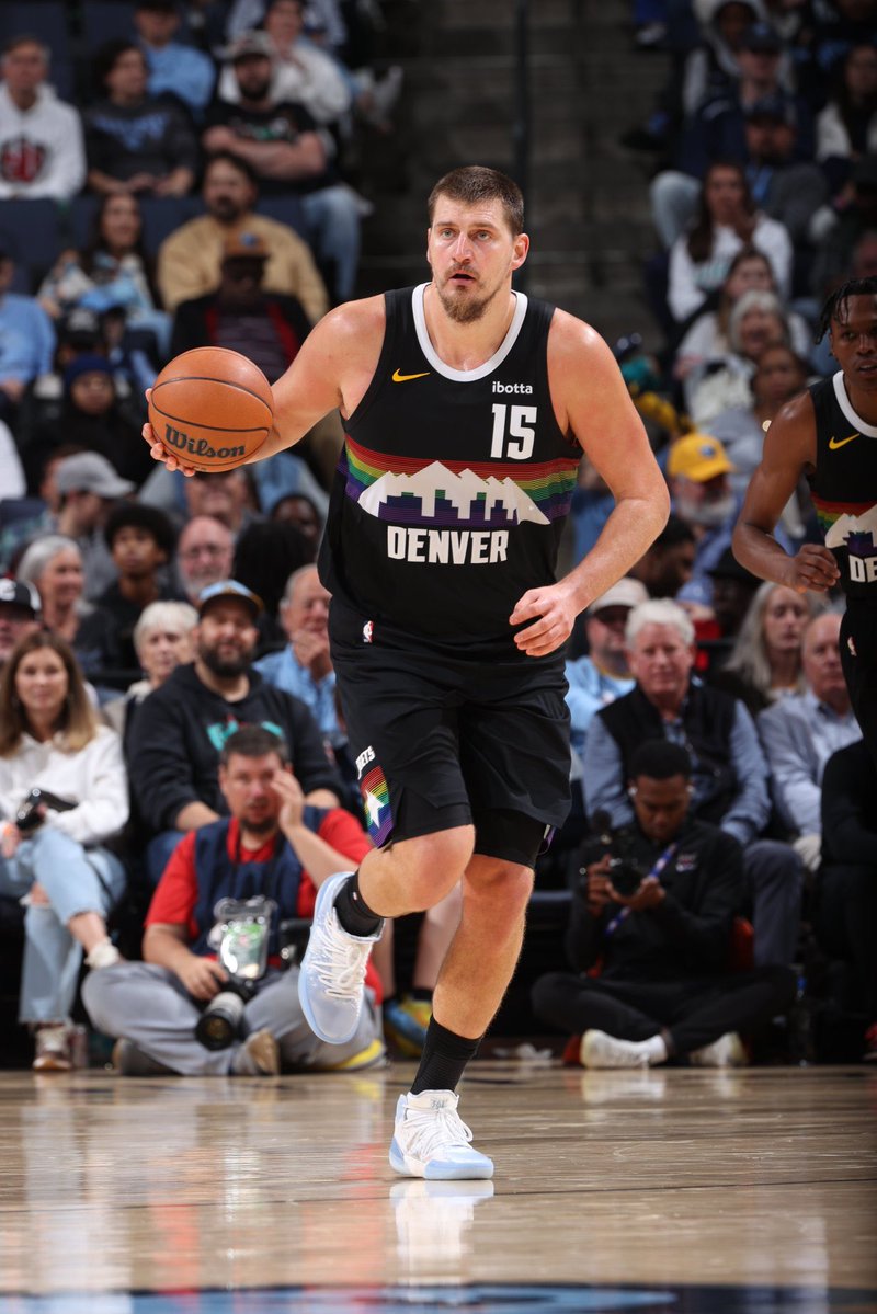 Cloudbet's tweet photo. Jokić vs SGA. Nuggets vs Thunder 🍿

Denver’s playmaking meets OKC’s defensive firepower.

Who takes the W? https://t.co/HzQtapkcXy