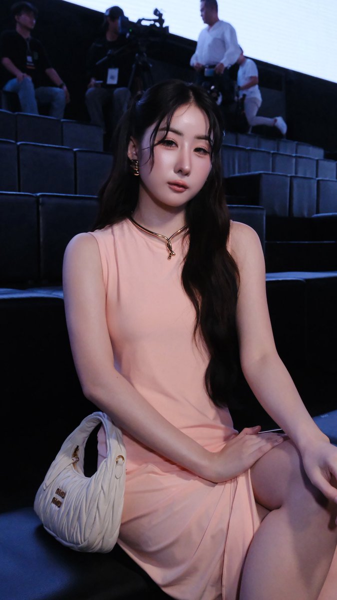 yoko_management's tweet photo. Front row seats are limited, but staring at Yoko is free. You’re welcome 🫣

APASRA ARCHIVE026 EFW26
#YokoatEFW26ICONSIAM https://t.co/0axCrNSwIA