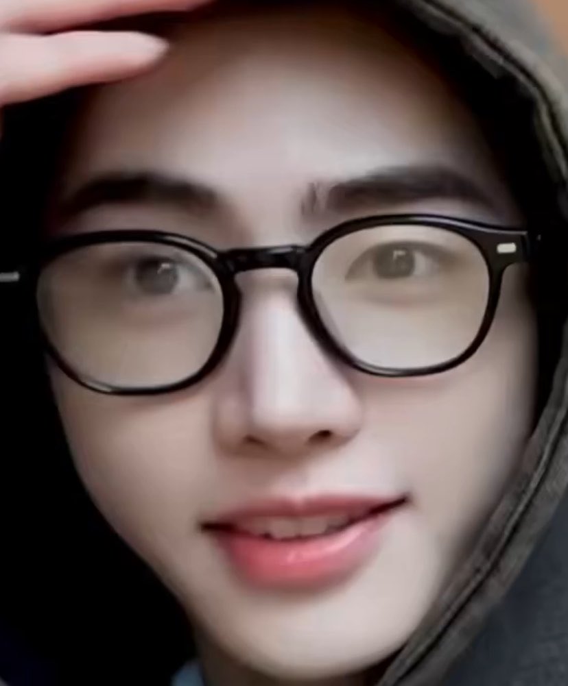 Angrande27's tweet photo. My favorite hoonieegiri 🍙 https://t.co/NM3Ecj0Tyc