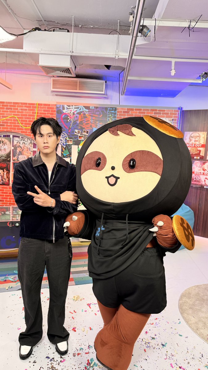 samruay_GMMTV's tweet photo. เซออออพร้ายยยยค้าบบบบ มาาาตามมรอยยยคนนนอานนนตาาารายยยสายยยอาาาโศกกกก~~ 

#GMMTVLiveHouse #SAMRUAY https://t.co/QcwzXr3Yfa