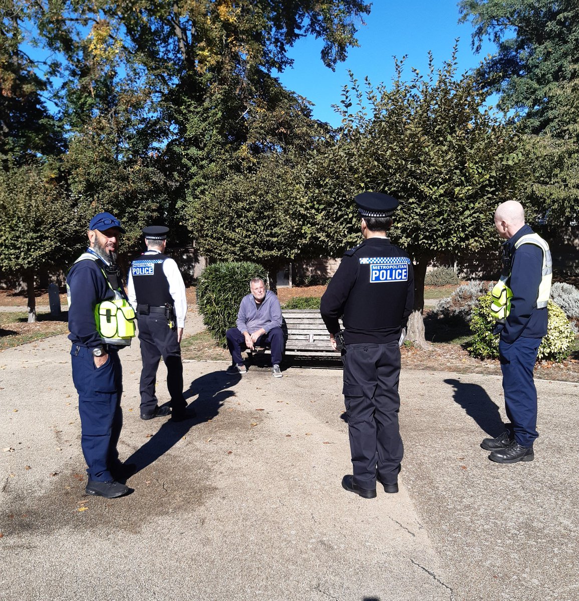 NewhamLondon's tweet photo. Keeping East Ham and Plashet safe.
 
Our Community Safety Enforcement Team joined the Metropolitan Police and council teams for a Day of Action across East Ham and Plashet. https://t.co/XizwxS5YgA