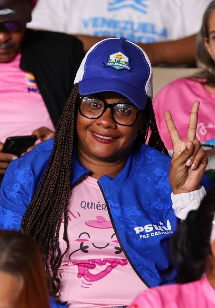 RobertoCamarada's tweet photo. La salud integral de nuestras mujeres es prioridad absoluta de la Revolución Bolivariana. 🩺 

En este Mes Rosa, caminamos juntos con prevención, amor y soberanía por el bienestar de la Patria. ✨ 

#ConLaMujerVenezuelaRenace 🎀🌸 https://t.co/i8iBrVh075