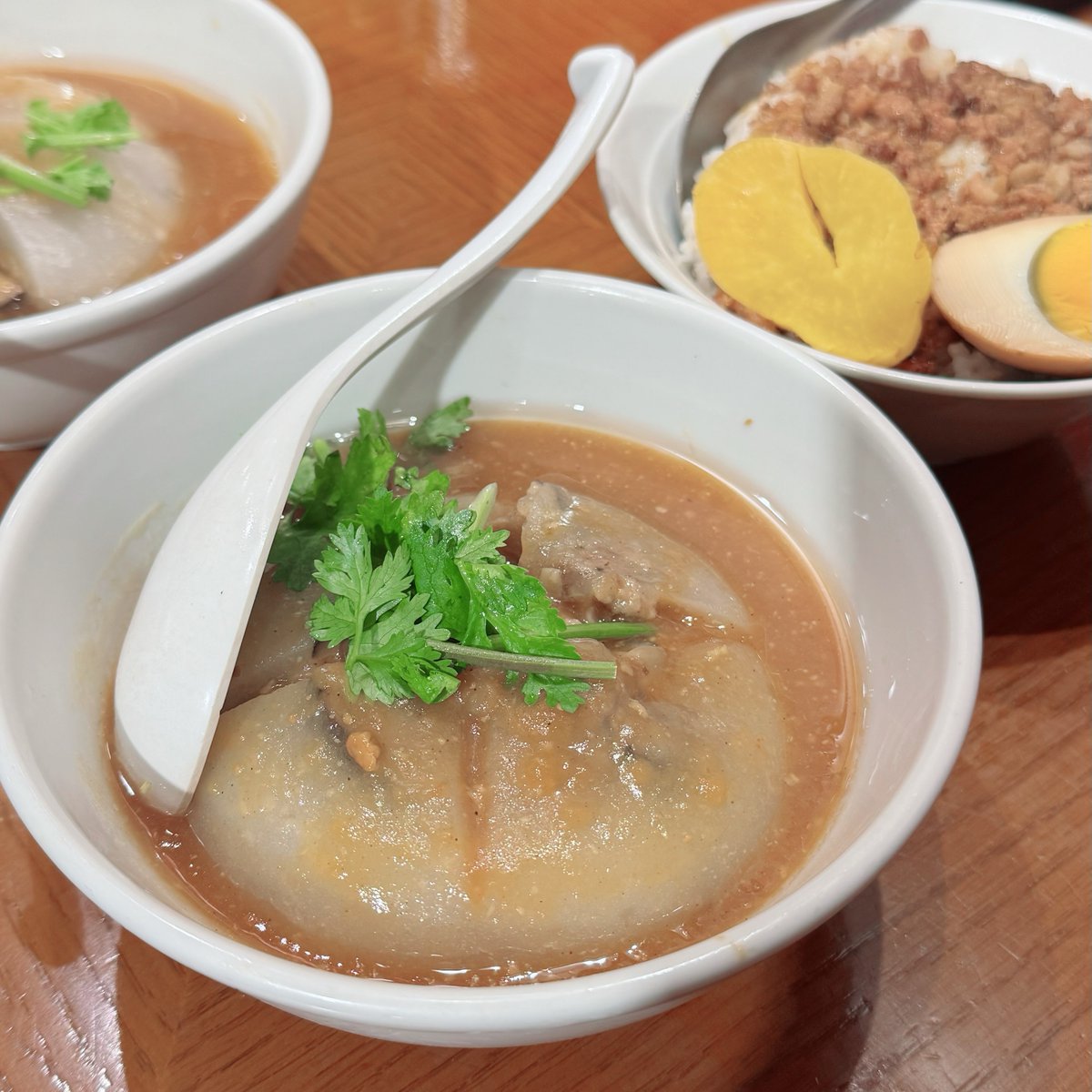 ferda_ynn's tweet photo. 友達に「肉圓食べたい」と話したら連れてきてくれた。店内は台湾出身の方ばかりで、台湾に来たような不思議な気分。 https://t.co/FFAShucZdt