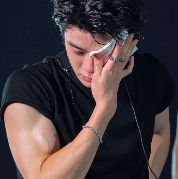 Jeong_mimi0_0's tweet photo. คนละคนเดียวกัน 😧 https://t.co/aLUNWEHHPH