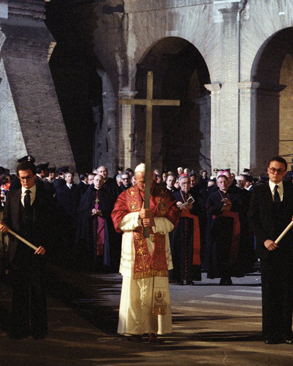 VaticanNews's tweet photo. Happy feast day of Pope St. John Paul II!

"Young people of every continent, do not be afraid to be the saints of the new millennium! Be contemplative, love prayer; be coherent with your faith and generous in the service of your brothers and sisters, be active members of the Church and builders of peace."

(Message of the Holy Father to the youth of the world on the occasion of the 15th World Youth Day, June 29, 1999)