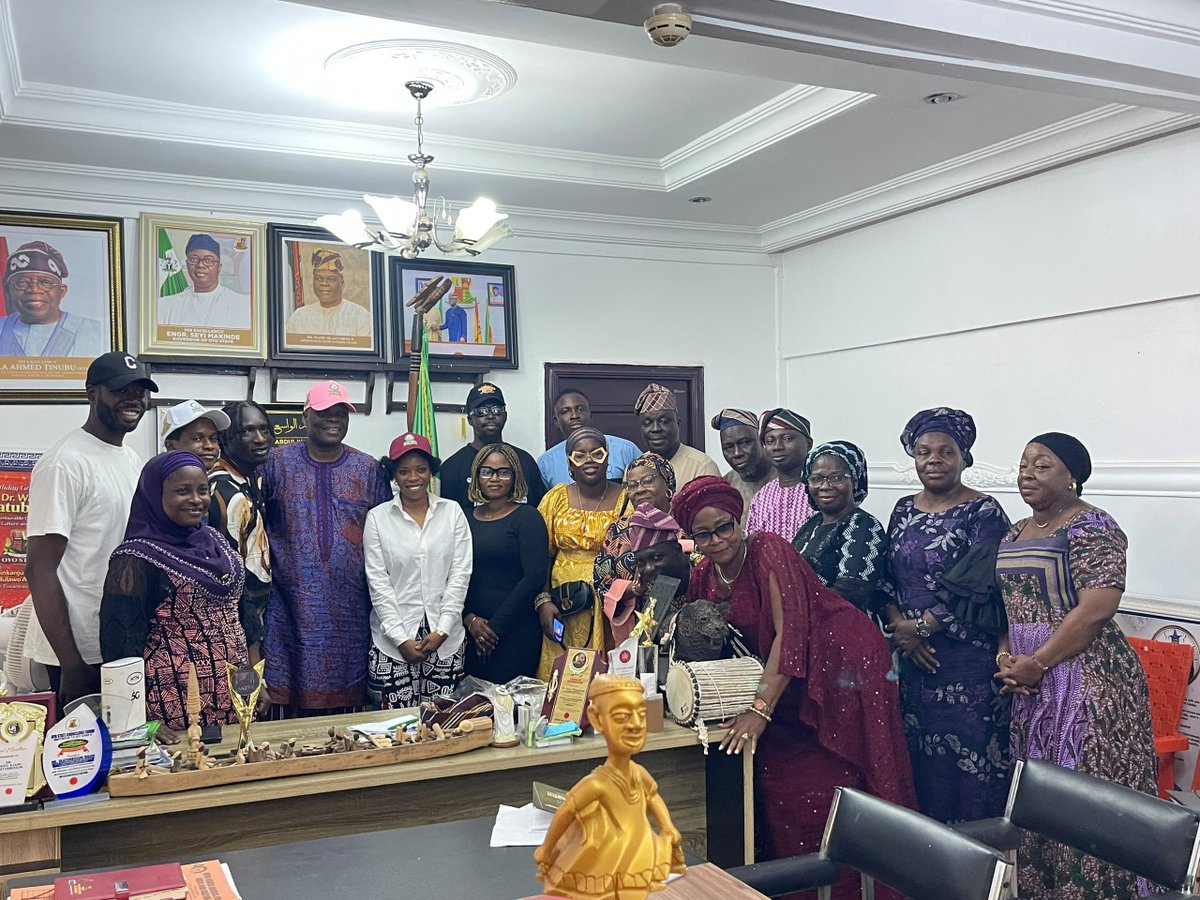 IAmComrade_Tee's tweet photo. Today, I visited the Oyo State Ministry for Culture and Tourism officials alongside the HER JOURNEY @Nife_Esq Guinness World Record Project team. Special appreciation to the Commissioner; @wasiuolatubosu2 for endorsing and approving this remarkable project in Oyo State https://t.co/BjHARsr3Zn