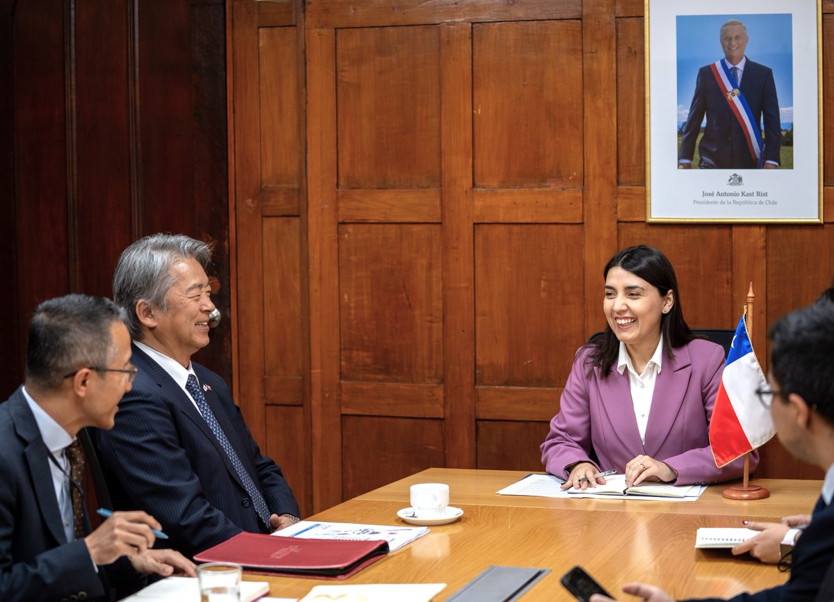 JapanEmb_Chile's tweet photo. 🇨🇱 y 🇯🇵: cooperación en temas de #género

El 16 de octubre, el Embajador Sone 🇯🇵 visitó a la Ministra de la Mujer y la Igualdad de Género, Judith Marín 🇨🇱, ocasión en la que intercambiaron opiniones sobre la relación bilateral y la cooperación en materias de #mujer y #género🌸👍 https://t.co/ptdcZuJF0a