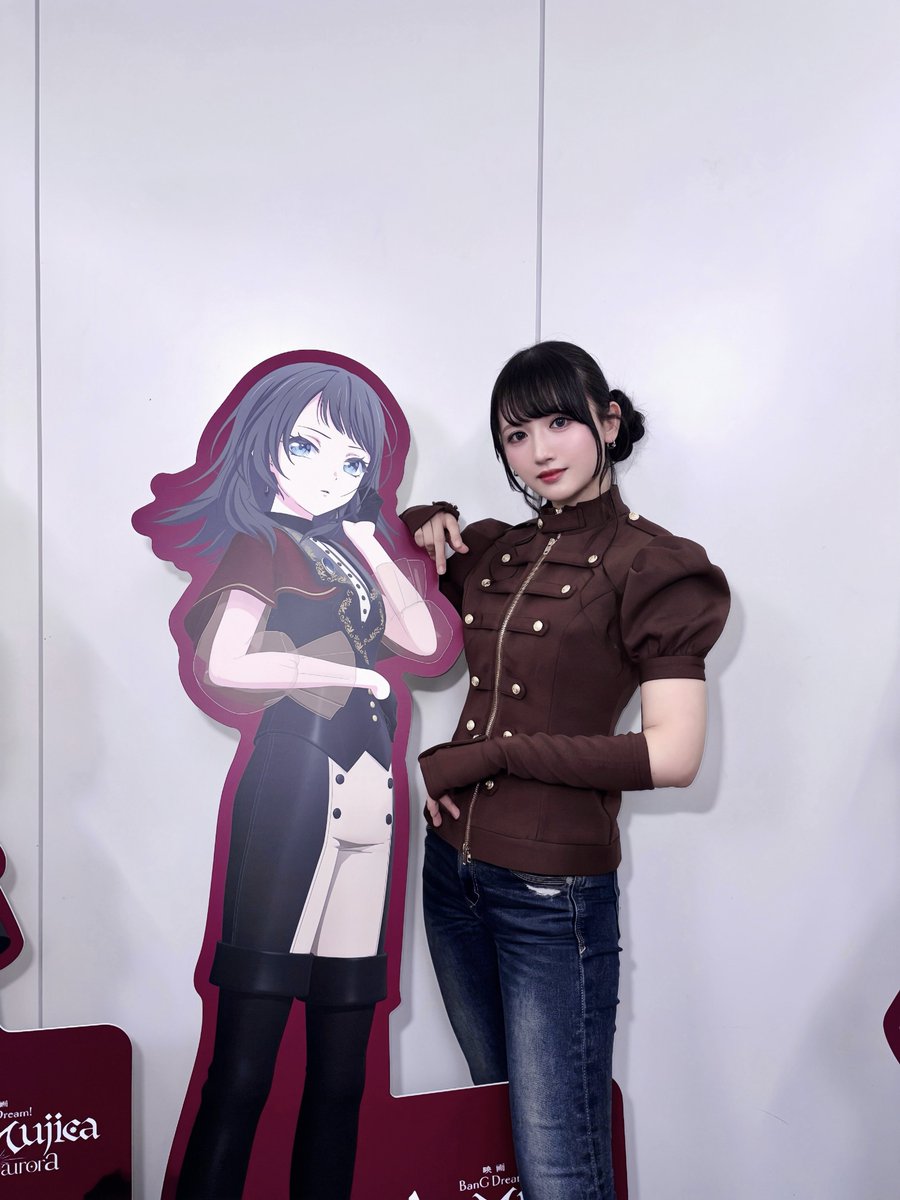 okada_mei0519's tweet photo. 〚 #バンドリTVLIVE 2026 〛
初しゃんりこ回 でした🌙🐺⋆✦

りこちが貸してくれたお洋服&amp;お揃いヘアーにしました☪️
次は、マスカレード でお会いしましょう✧

最高に楽しい夜をありがとうございました⋆✟
#バンドリ #AveMujica https://t.co/ayck924Ust