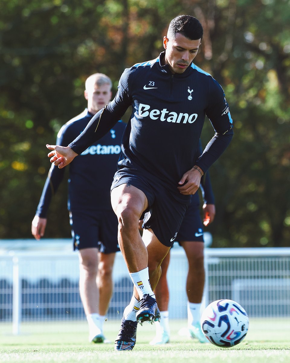 SpursOfficial's tweet photo. 🇪🇸💪 https://t.co/XkJNYX7W70