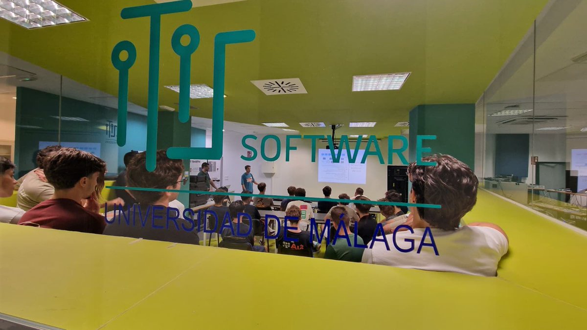 InformaticaUMA's tweet photo. Estudiantes del Grado en Ciberseguridad e IA de la @InformaticaUMA visitaron las instalaciones de ITIS UMA con el prof. Francisco Javier Rivas.

Conocieron proyectos del grupo MORSE, la infraestructura móvil y satélite #RedVictoria y el lab 6G con @Keysight.👏👏👏👏 https://t.co/RNd1cZ6SxP