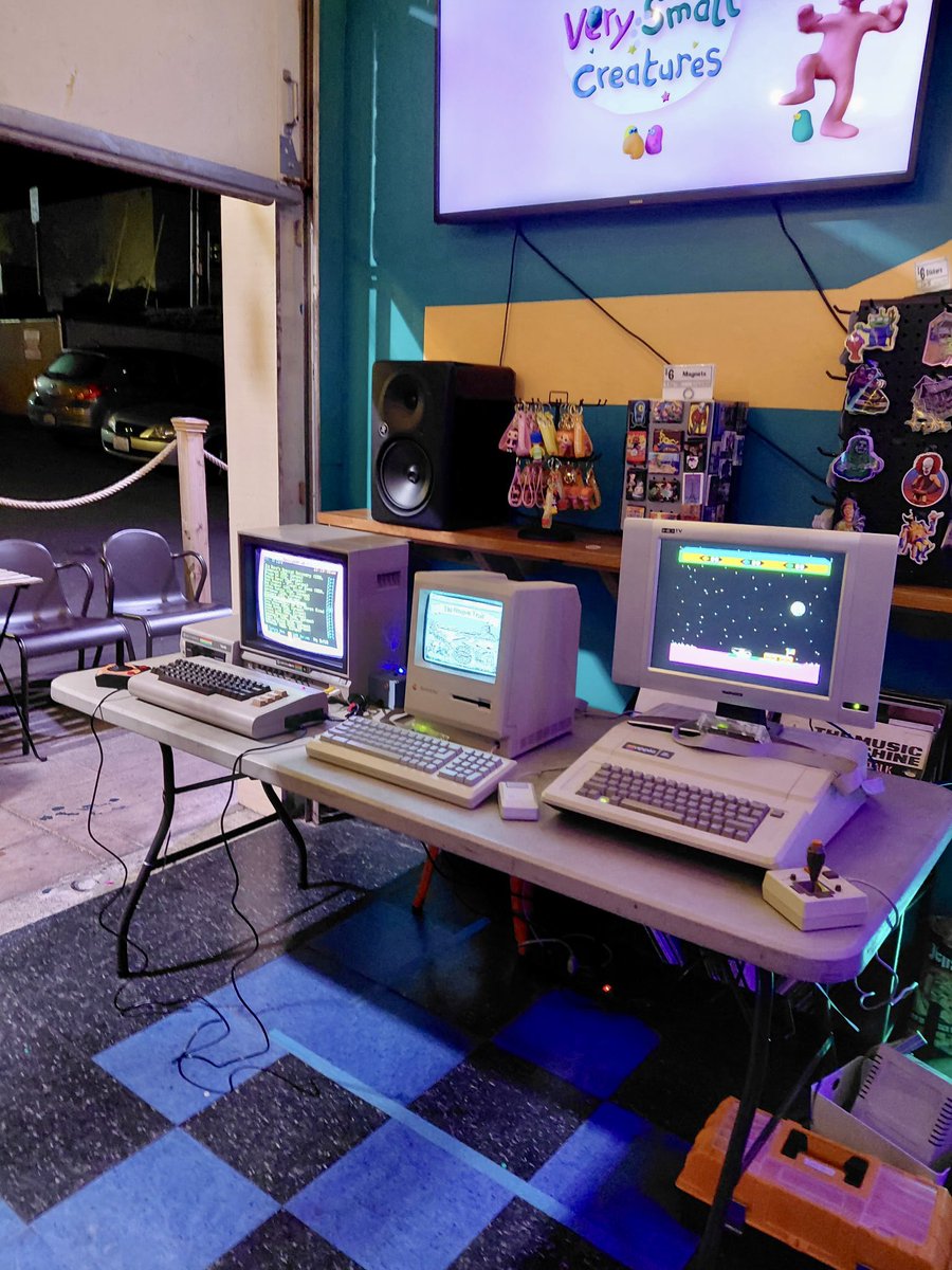 sdf_pubnix's tweet photo. We had a great time participating in Retro Nite at the Waterland Arcade in Des Moines last night! This is becoming a regular thing. #retrocomputing #vintagecomputing #arcade https://t.co/0qk5prOZP3