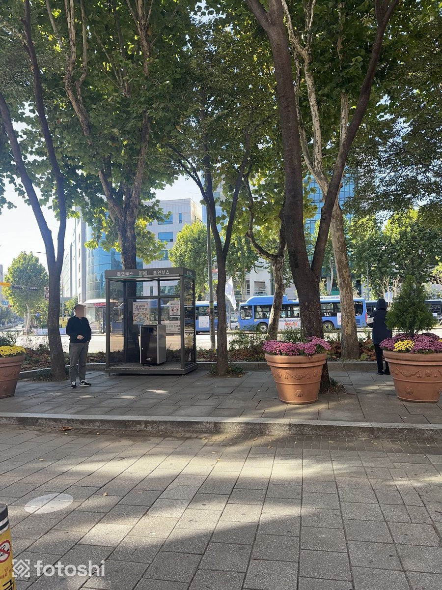fotoshihq's tweet photo. Smoking Area, Seoul, South Korea | Smoking Area by ucfthtp on Fotoshi

📍 Seoul, South Korea

https://t.co/yhOuaVxazC

#Fotoshi #OpenStreetMap #GIS #StreetPhotography #Photography https://t.co/ygHd9iv30F