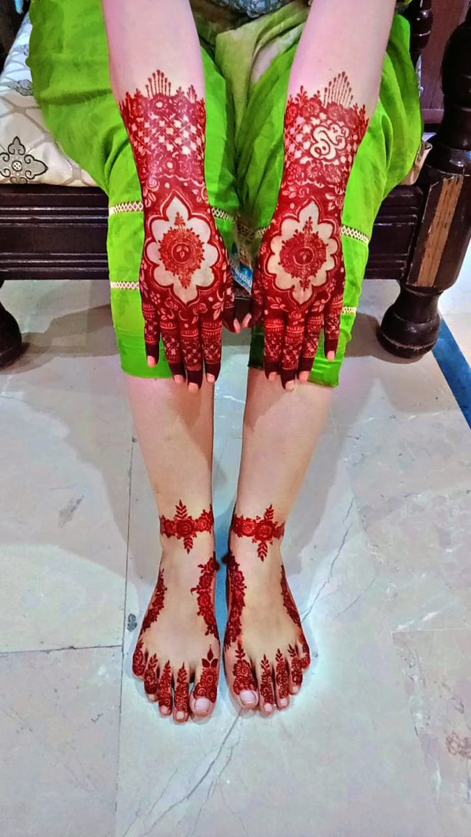 SabaNoor_7's tweet photo. کون اٹھائے گا میری ٹانگیں؟ اور کون دیکھے گا میری اٹھی ہوئی ٹانگیں ؟
@SabaNoor_7 https://t.co/rsD1VAMh25